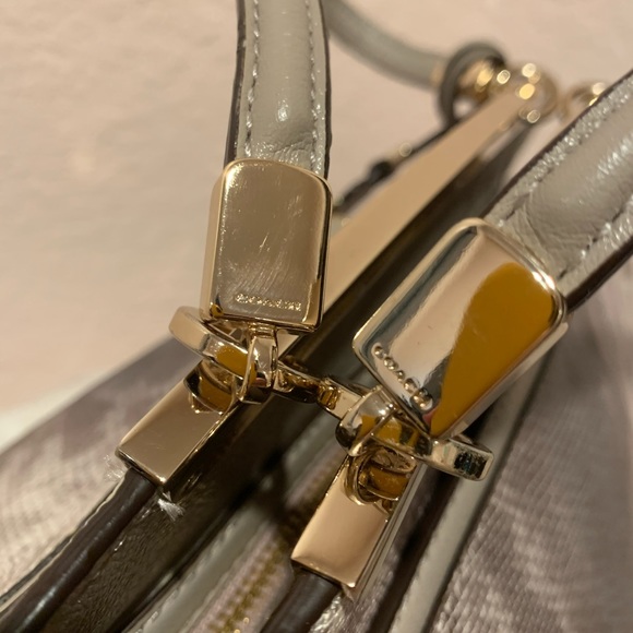 Previously owned Coach handbag! - Picture 5 of 8